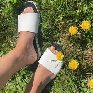Karl Lagerfeld Paris Billi White Sandals Size 6